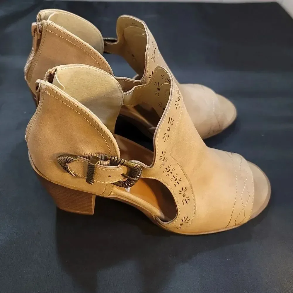 BRAND NEW JELLYPOP MEMORY FOAM STACKED HEEL BOOTIES